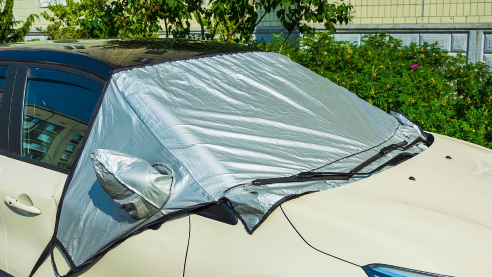 Solche Sonnenschutzfolien können sinnvoll sein.Foto: audiznam260921 / shutterstock.com Solche Sonnenschutzfolien können sinnvoll sein.Foto: audiznam260921 / shutterstock.com