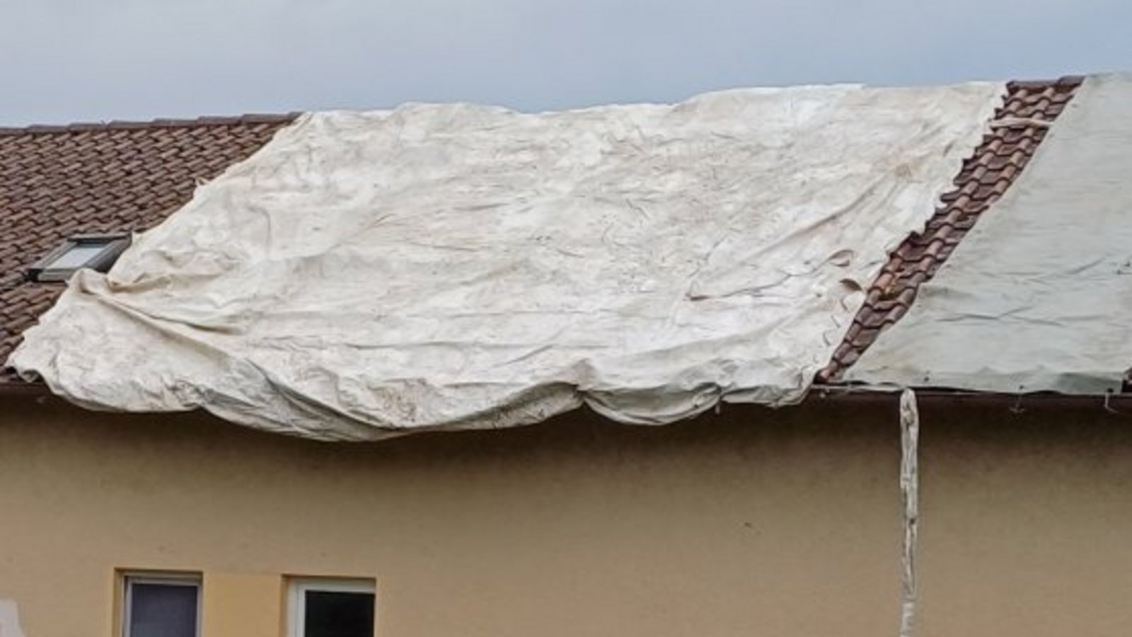 Teilweise abgedeckt: das Wohnhaus des Aussiedlerhofs Blessing. Teilweise abgedeckt: das Wohnhaus des Aussiedlerhofs Blessing.