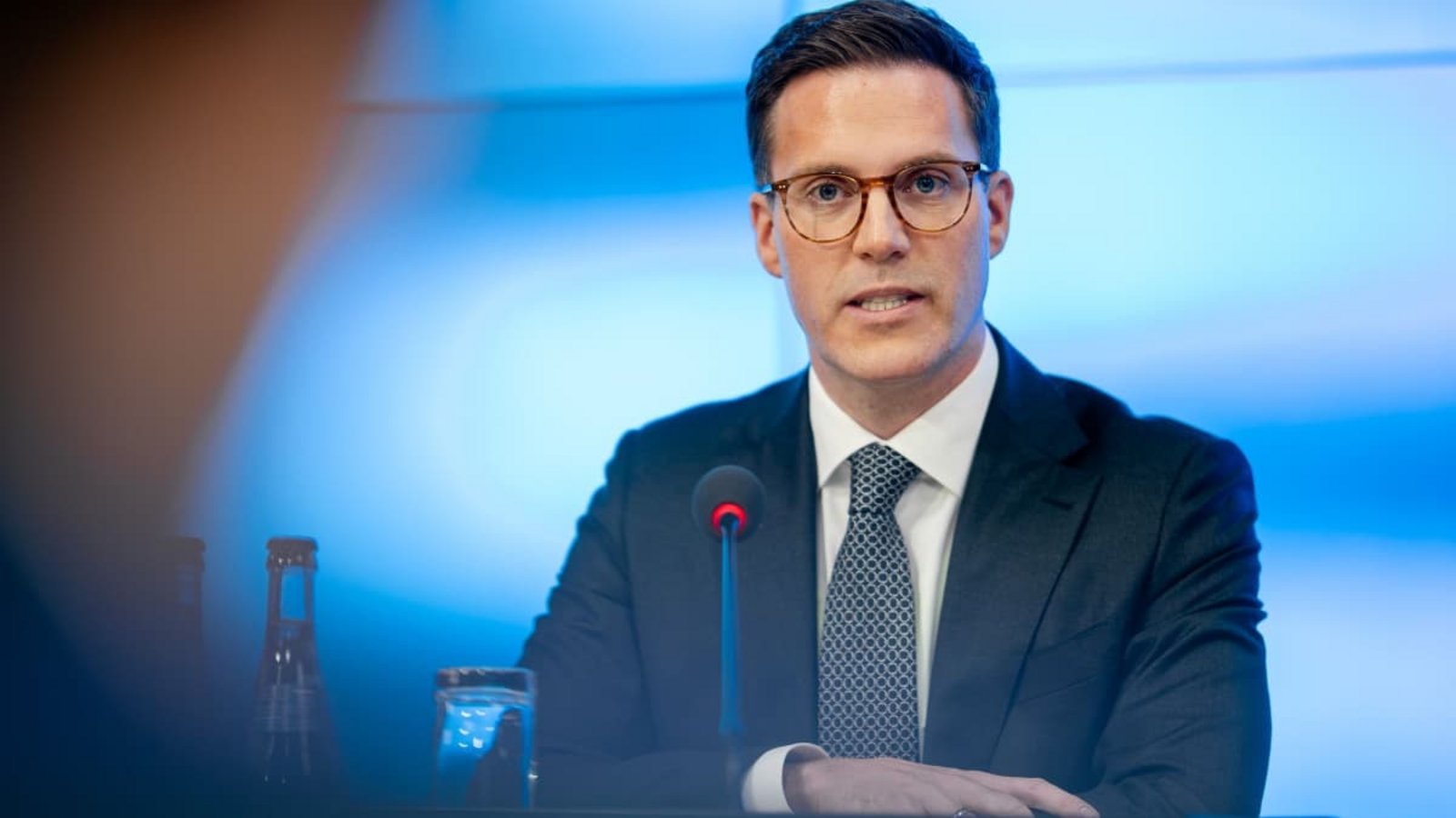 Hagel wirbt um Berliner Polizisten: „Wer für Sicherheit, Freiheit und unseren Rechtsstaat einsteht, ist bei uns immer willkommen. Jederzeit.“Christoph Schmidt/dpa Hagel wirbt um Berliner Polizisten: „Wer für Sicherheit, Freiheit und unseren Rechtsstaat einsteht, ist bei uns immer willkommen. Jederzeit.“Christoph Schmidt/dpa