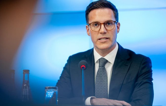 Hagel wirbt um Berliner Polizisten: „Wer für Sicherheit, Freiheit und unseren Rechtsstaat einsteht, ist bei uns immer willkommen. Jederzeit.“<span class='image-autor'>Christoph Schmidt/dpa</span>