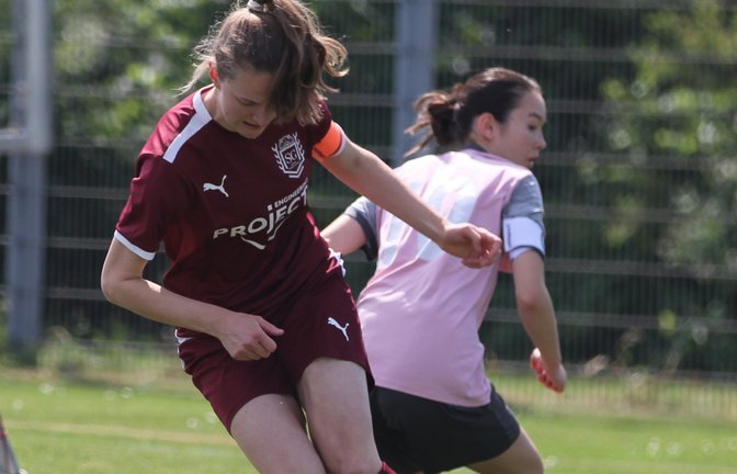 Fussball, Frauen, SGM Großglattbach/Roßwag/Bissingen, Christina Carl (links), Foto: Dittrich