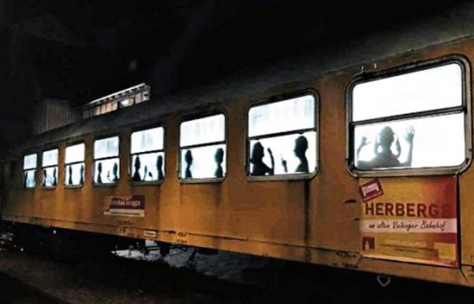 Herbergssuche zum 4. Advent: Waggons am alten Vaihinger Stadtbahnhof als letzte Station auf dem Fahrradweg auf dem Weg zur Krippe. Foto: Wrobel