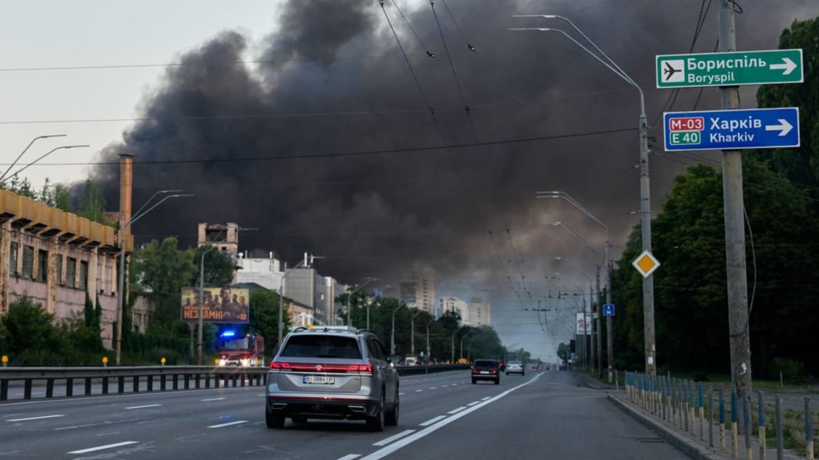 In Kiew steigt nach jüngsten Angriffen Russlands Rauch auf. Mindestens ein Mensch ist in der ukrainischen Hauptstadt gestorben, mehrere weitere verletzt.Efrem Lukatsky/AP/dpa In Kiew steigt nach jüngsten Angriffen Russlands Rauch auf. Mindestens ein Mensch ist in der ukrainischen Hauptstadt gestorben, mehrere weitere verletzt.Efrem Lukatsky/AP/dpa