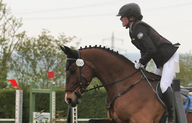 Auf Charm’n’Chap ist Alissa Schulz in der Stilspringprüfung der Klasse E mit einem geteilten dritten Platz beste Nussdorferin geworden.  <span class='image-autor'>Foto: Küppers</span>