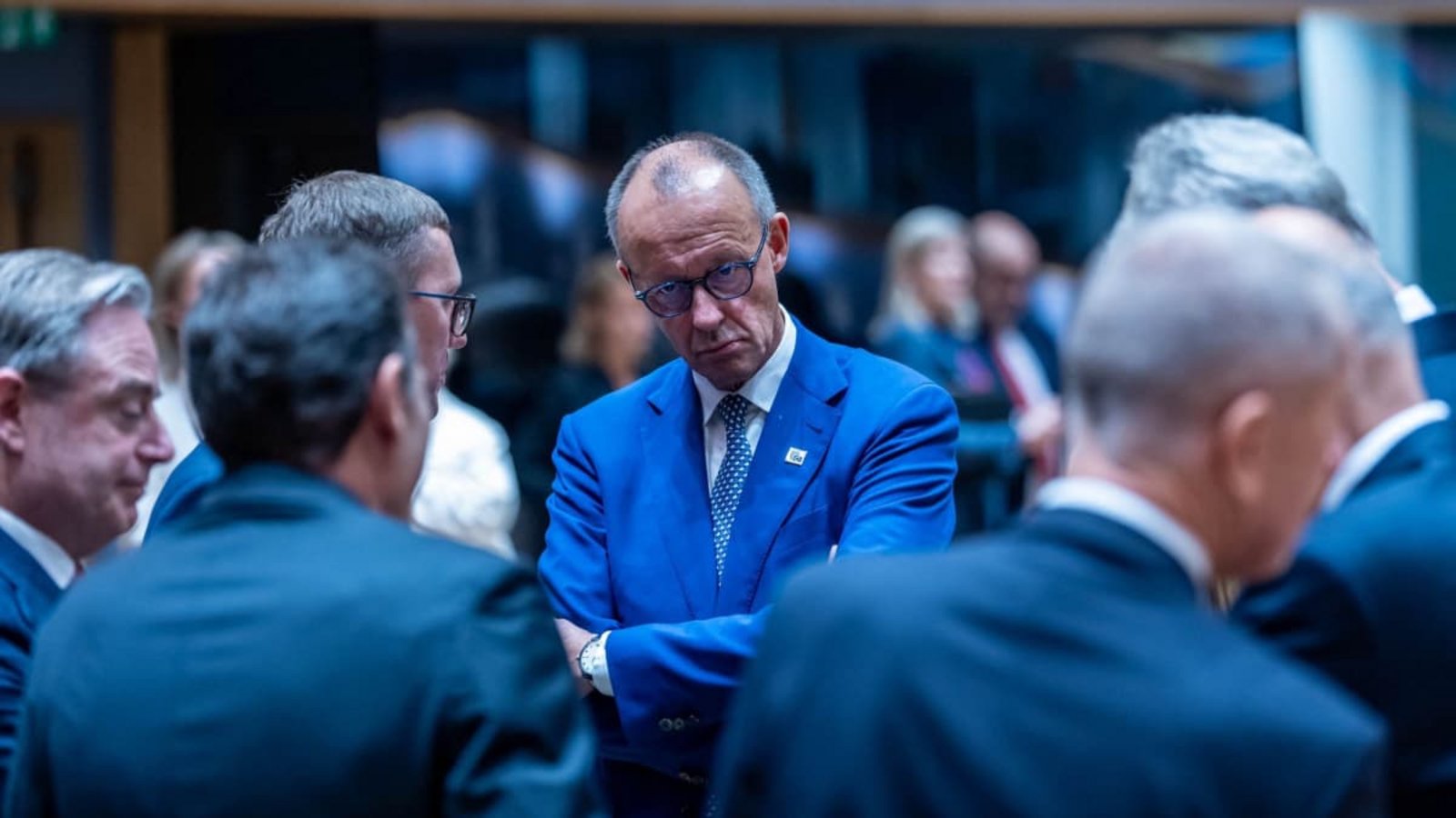 Schwierige Lage, auch wegen der Ukraine: Bundeskanzler Friedrich Merz (M.) beim EU-Gipfel in Brüssel.Michael Kappeler/dpa Schwierige Lage, auch wegen der Ukraine: Bundeskanzler Friedrich Merz (M.) beim EU-Gipfel in Brüssel.Michael Kappeler/dpa