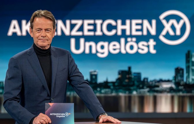 Mit Hilfe der Fernsehsendung «Aktenzeichen XY... Ungelöst» suchen die Ermittler nach Zeugen für einen Brückensturz in Karlsruhe. (Archivbild)<span class='image-autor'>Peter Kneffel/dpa</span>