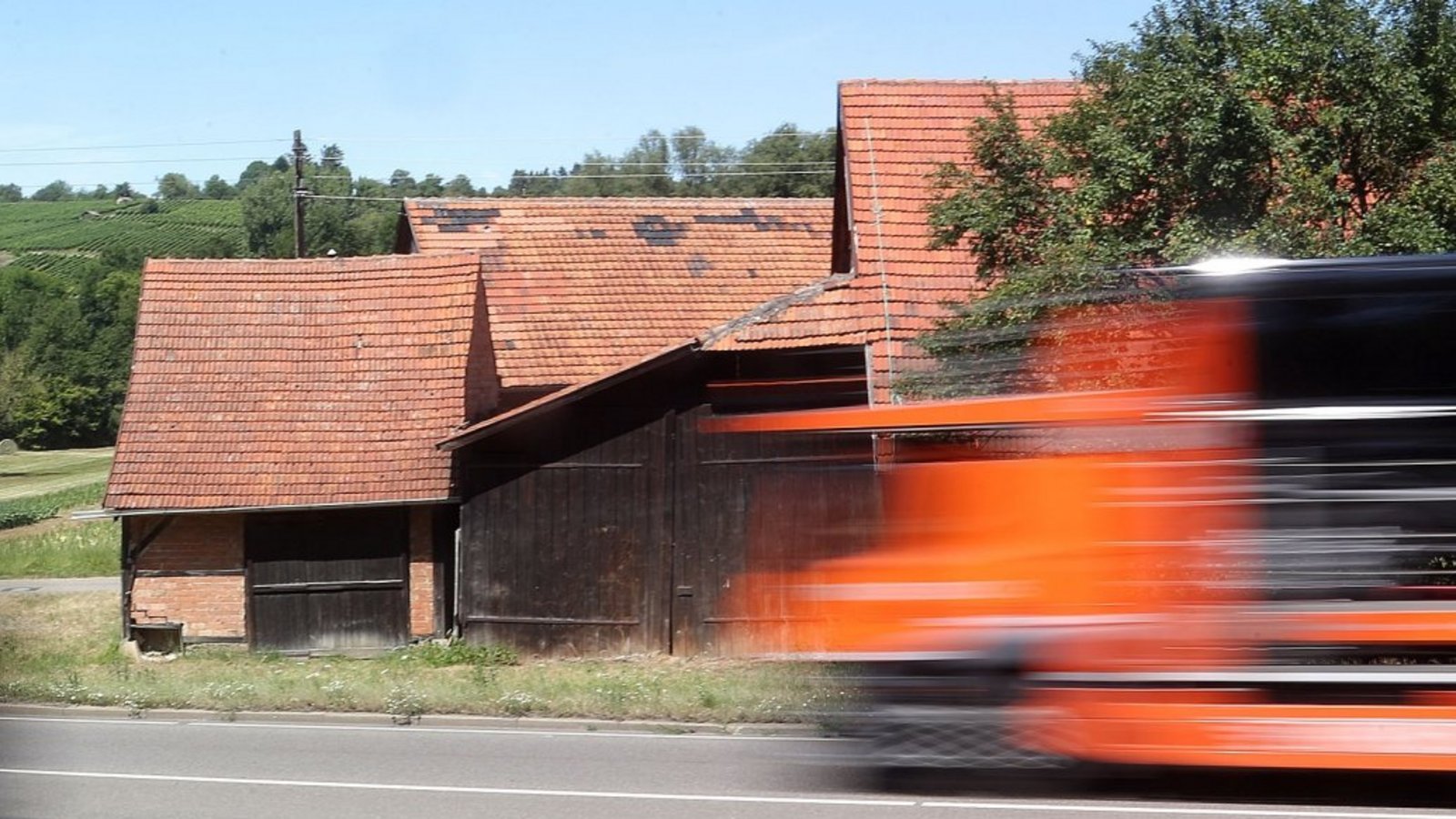 Bei der Trucker-Safety-Week kontrollieren Polizisten zahlreiche Lkws.  Archivfoto: Küppers