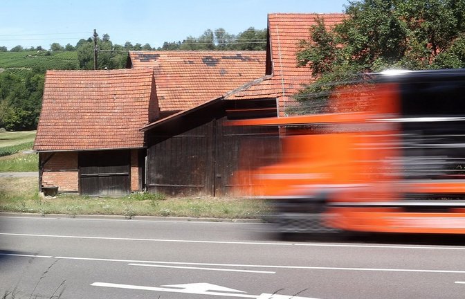 Bei der Trucker-Safety-Week kontrollieren Polizisten zahlreiche Lkws.  Archivfoto: Küppers