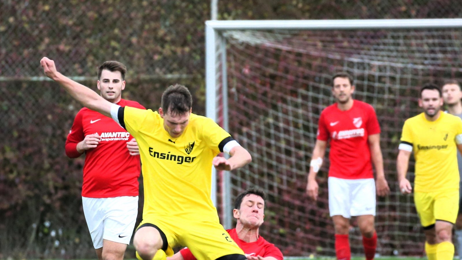 Auf Steffen Roßmann (vorne) muss der TSV Ensingen verzichten, falls es heute Abend zum Nachholspiel gegen die SGM Sachsenheim kommen sollte. Foto: Küppers Auf Steffen Roßmann (vorne) muss der TSV Ensingen verzichten, falls es heute Abend zum Nachholspiel gegen die SGM Sachsenheim kommen sollte. Foto: Küppers