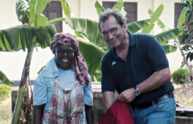 Dr. Erhard Kirschbaum bei einem Besuch im Jahr 2019 bei den Schwestern der Mission Migongo.  Foto: LE