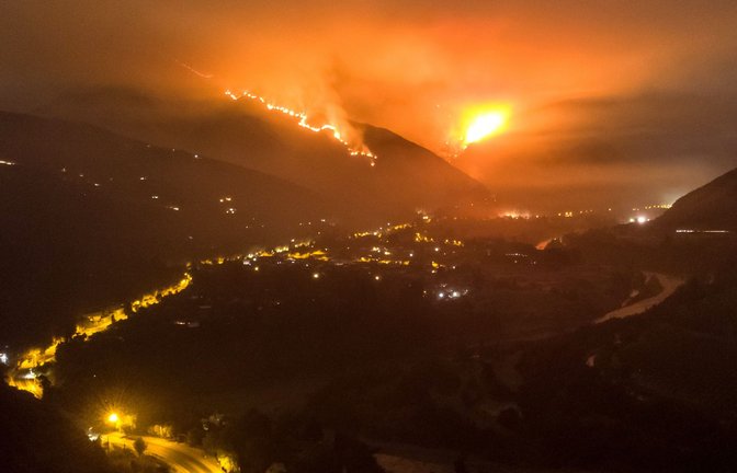 San Jose de Maipo in Chile: Durchgewaltige Feuerbrünste ist die Nacht erhellt.<span class='image-autor'>Foto: mago/Aton Chile</span>