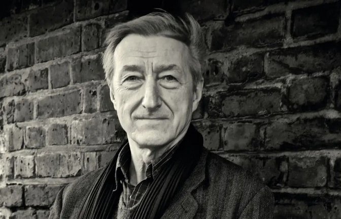 Julian Barnes schaut dem Universum bei der Arbeit zu.<span class='image-autor'>Foto: Marzena Pogorzaly</span>