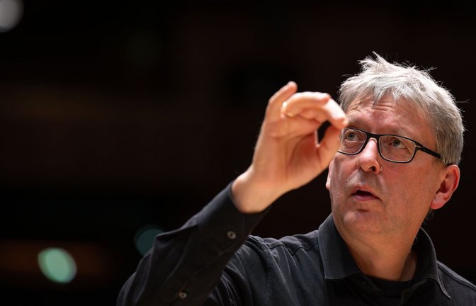 Akademieleiter Hans-Christoph Rademann hat das Bachfest 2026 unter das Motto „Weil wir Bach lieben!“ gestellt.<span class='image-autor'>Foto: Holger Schneider</span>