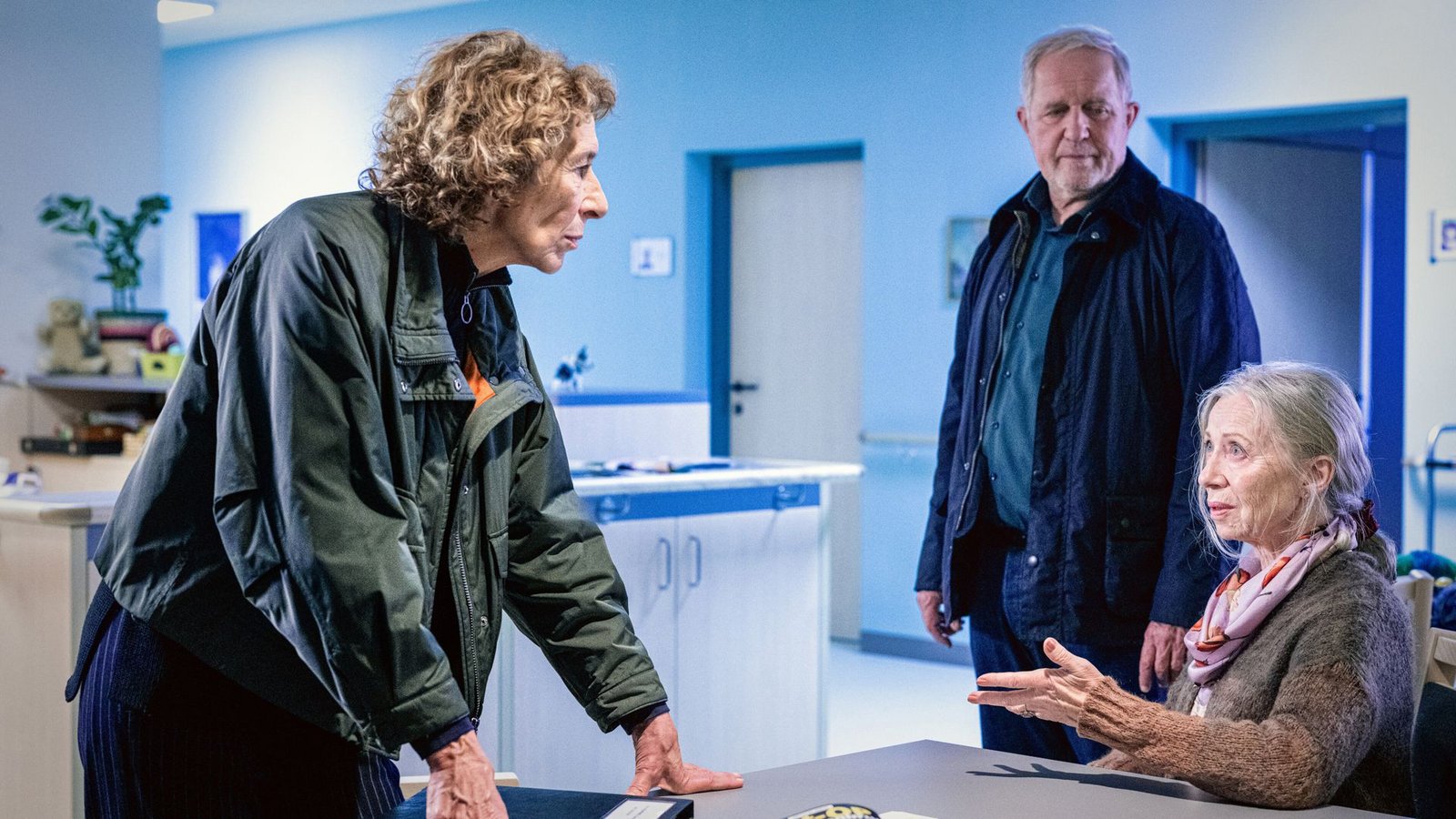 Bibi Fellner (Adele Neuhauser), Moritz Eisner (Harald Krassnitzer) und Anna (Elfriede Schüsseleder, re.)Foto: ORF/Dean Michael Buscher Bibi Fellner (Adele Neuhauser), Moritz Eisner (Harald Krassnitzer) und Anna (Elfriede Schüsseleder, re.)Foto: ORF/Dean Michael Buscher