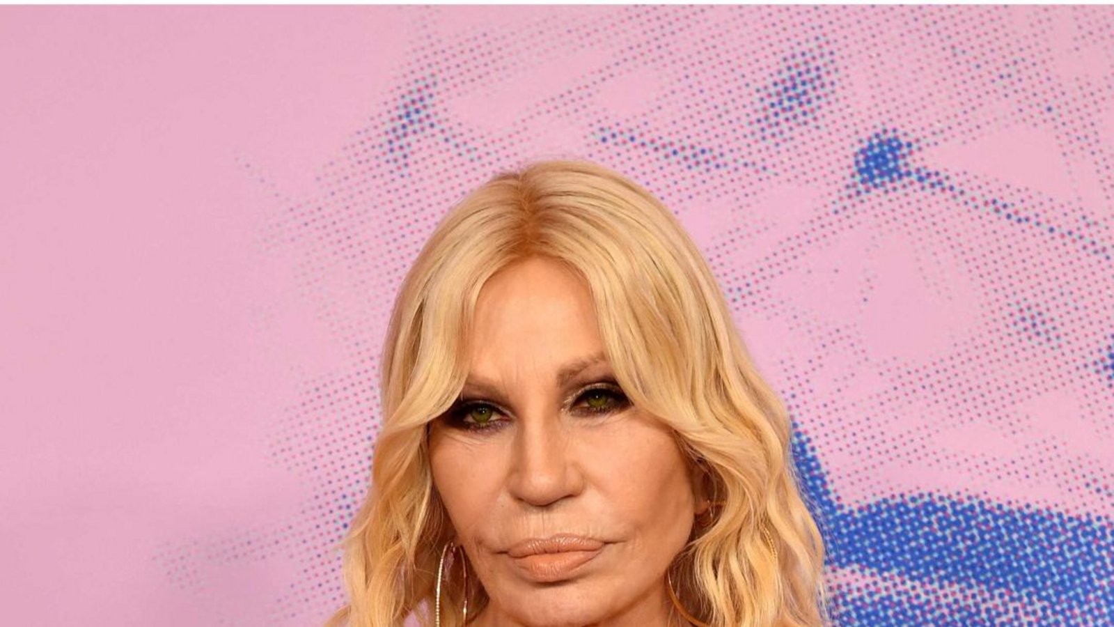 Mit dem „GCFA Changemaker Award“ wurde die italienische Modeschöpferin Donatella Versace ausgezeichnet.Foto: AFP/VALERIE MACON Mit dem „GCFA Changemaker Award“ wurde die italienische Modeschöpferin Donatella Versace ausgezeichnet.Foto: AFP/VALERIE MACON