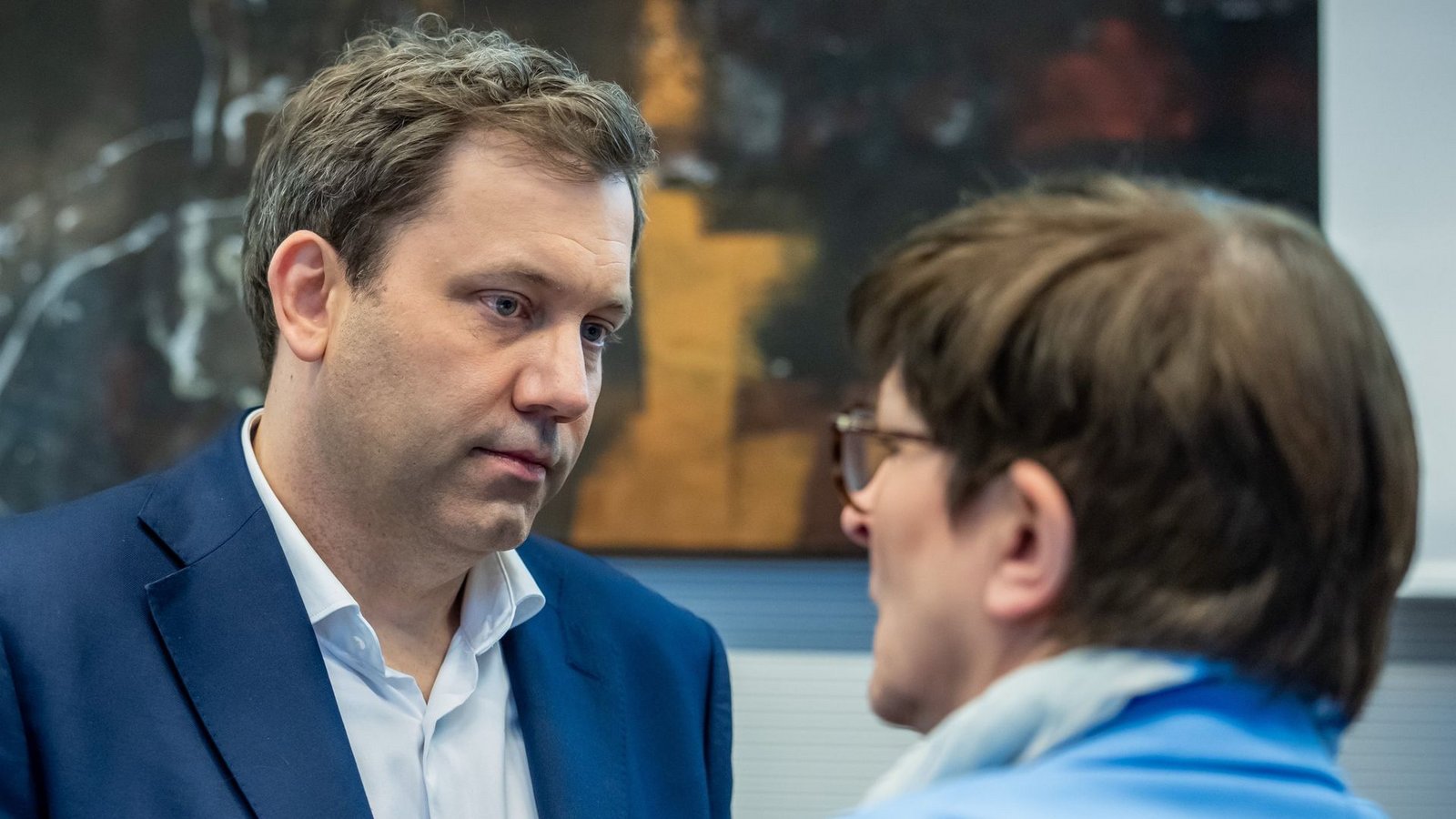 Im Gespräch: die SPD-Vorsitzenden Lars Klingbeil und Saskia EskenFoto: dpa/Michael Kappeler