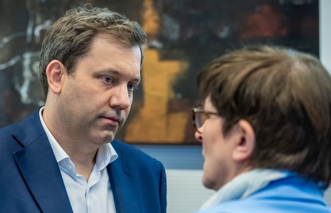 Im Gespräch: die SPD-Vorsitzenden Lars Klingbeil und Saskia Esken<span class='image-autor'>Foto: dpa/Michael Kappeler</span>
