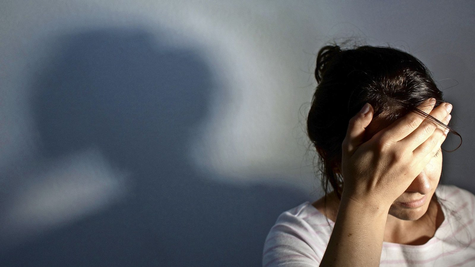 Kopfschmerzen sind ein Symptom der Wechseljahre.Foto: dpa/Oliver Killig Kopfschmerzen sind ein Symptom der Wechseljahre.Foto: dpa/Oliver Killig