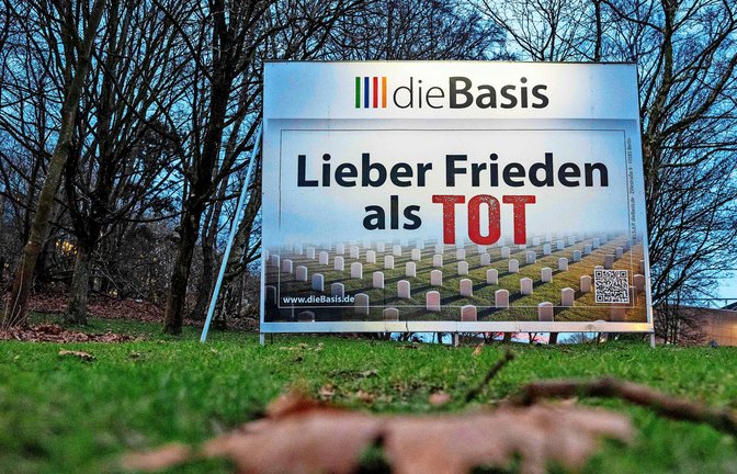 Ein großes Wahlprogramm der Basisdemokratischen Partei Deutschland in Dortmund.<span class='image-autor'>Foto: Afp/Ina Fassbender</span>
