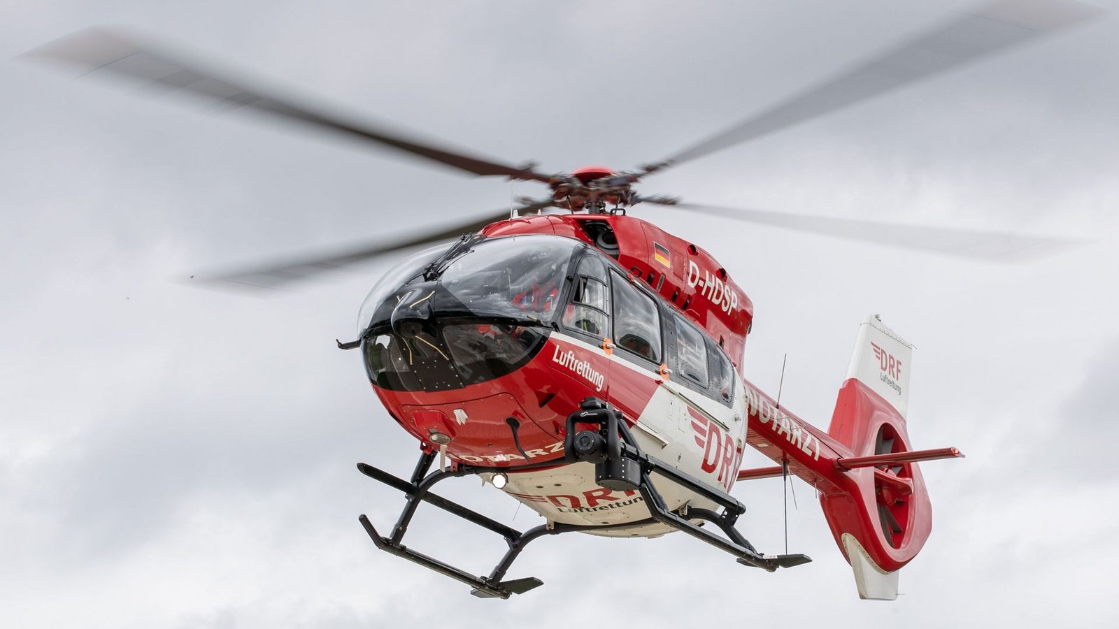 Zwei Rettungshubschrauber waren im Einsatz. (Symbolbild)Foto: Daniel Karmann/dpa/Daniel Karmann