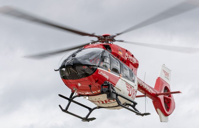 Zwei Rettungshubschrauber waren im Einsatz. (Symbolbild)<span class='image-autor'>Foto: Daniel Karmann/dpa/Daniel Karmann</span>