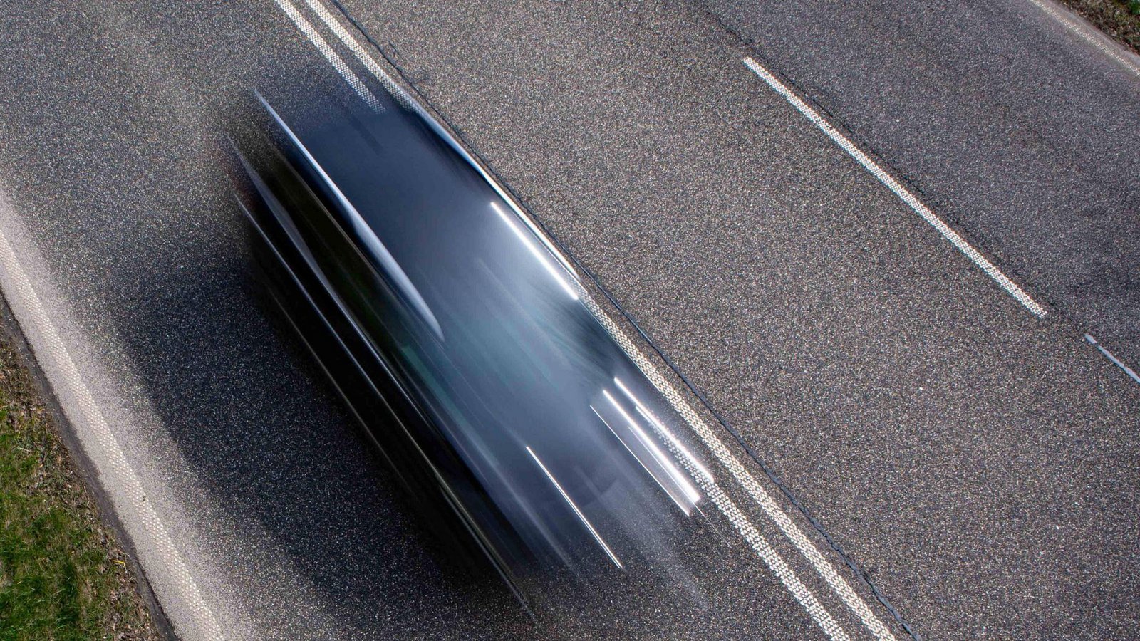 Die 40-Jährige sprang an einer Ampel vom Rücksitz aus dem Fahrzeug.Foto: IMAGO/Manngold/IMAGO