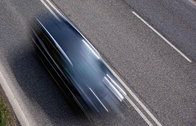 Die 40-Jährige sprang an einer Ampel vom Rücksitz aus dem Fahrzeug.<span class='image-autor'>Foto: IMAGO/Manngold/IMAGO</span>
