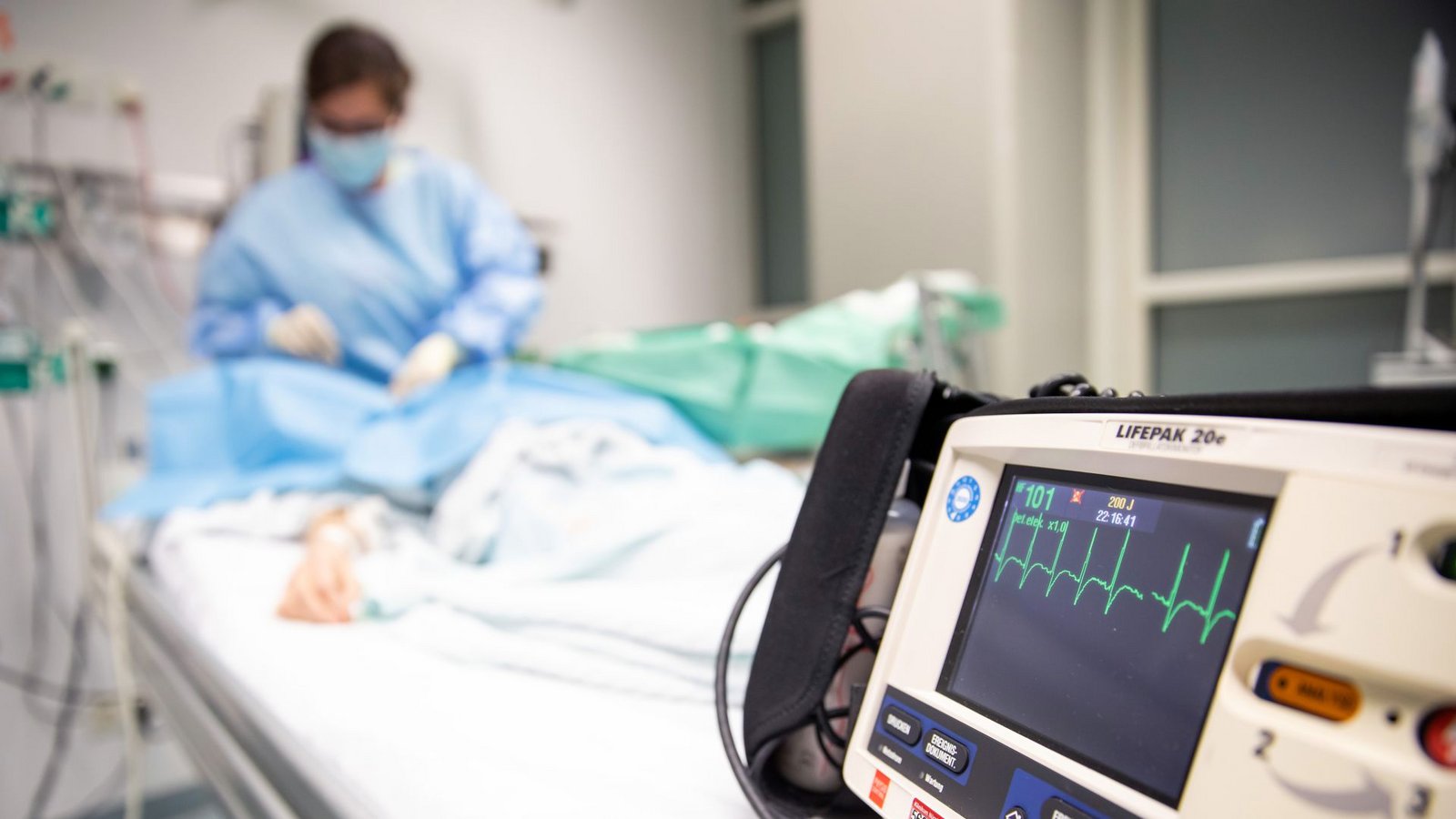 Die Krankenhäuser ächzen nicht nur wegen der vielen Patienten, sondern auch wegen coronabedingten Personalausfällen.Foto: dpa/Daniel Karmann Die Krankenhäuser ächzen nicht nur wegen der vielen Patienten, sondern auch wegen coronabedingten Personalausfällen.Foto: dpa/Daniel Karmann