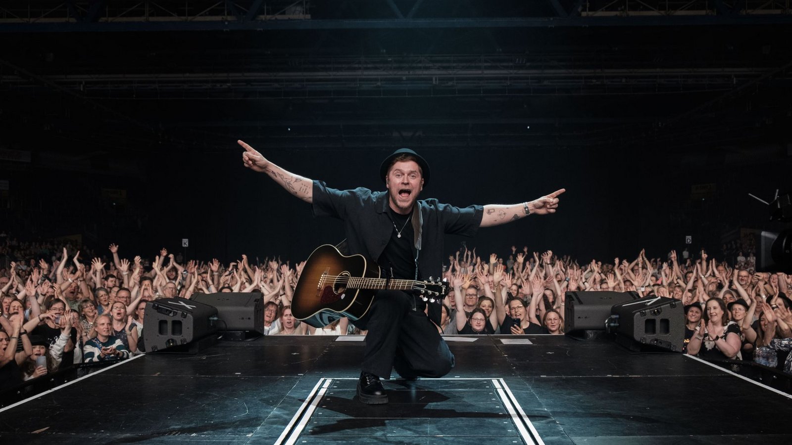 Fast schon familiär: Johannes Oerding ist auf seiner Arena-Tour in der Schleyerhalle in Stuttgart aufgetreten.Foto: LICHTGUT