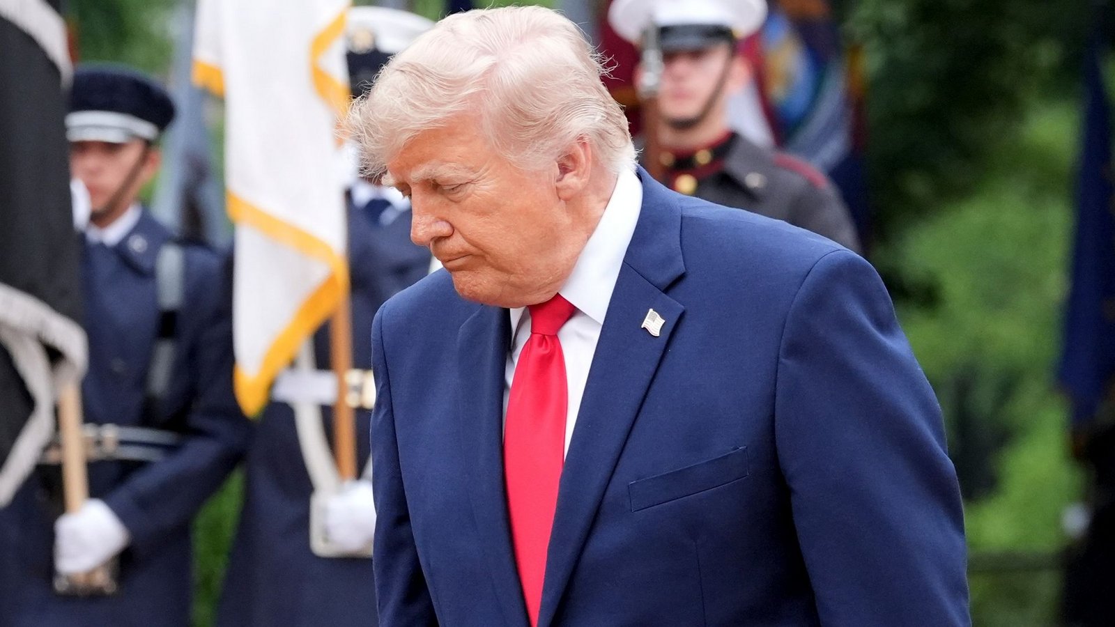 Gericht prüft Trumps umstrittenen Vergleich. (Archivbild)Foto: Alex Brandon/AP/dpa Gericht prüft Trumps umstrittenen Vergleich. (Archivbild)Foto: Alex Brandon/AP/dpa