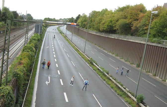 Autofreier Sonntag 2009 auf der Bielefelder Stadtautobahn – aber nicht 2026 am Brenner.<span class='image-autor'>Foto: imago stock&people</span>