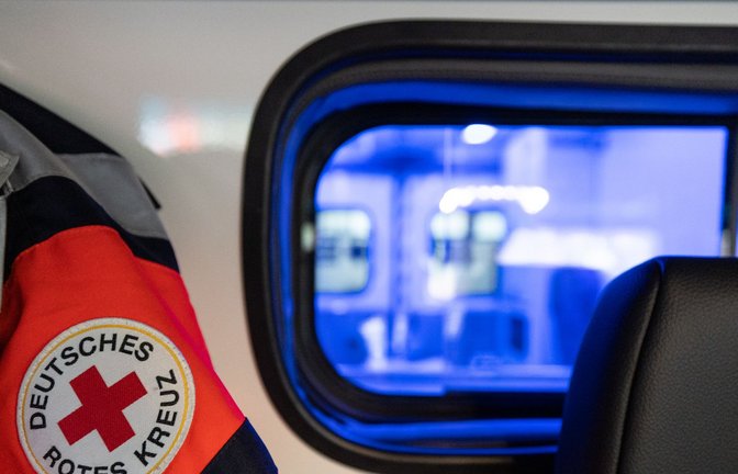 Die Verletzten wurden in ein Krankenhaus gebracht. (Symbolbild)<span class='image-autor'>Foto: Hannes P Albert/dpa/Hannes P Albert</span>