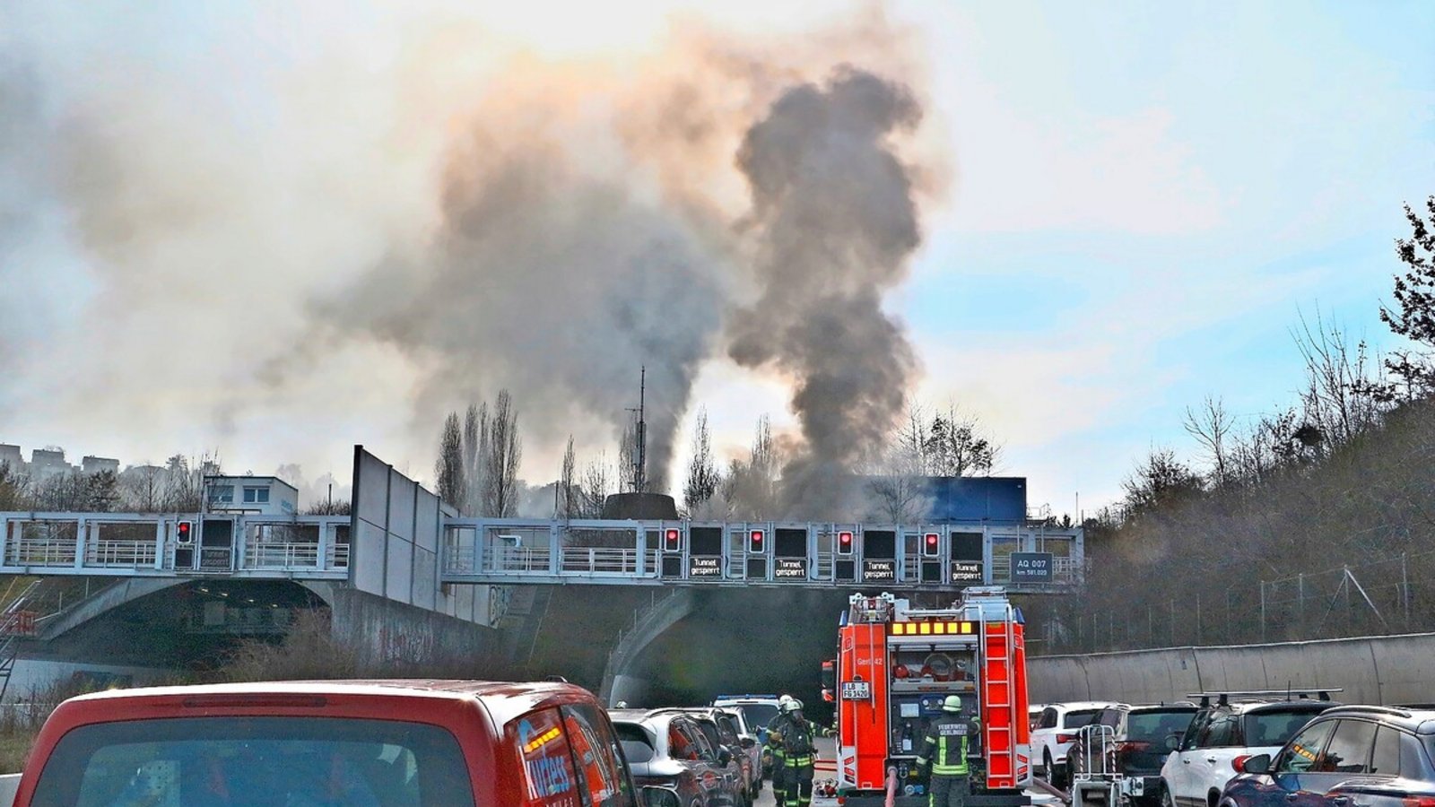 Am Dienstag brannte ein Sattelzug-Auflieger im Engelbergtunnel – ein Thema auch in den sozialen Medien.Foto: KS-Images/Andreas Rometsch Am Dienstag brannte ein Sattelzug-Auflieger im Engelbergtunnel – ein Thema auch in den sozialen Medien.Foto: KS-Images/Andreas Rometsch