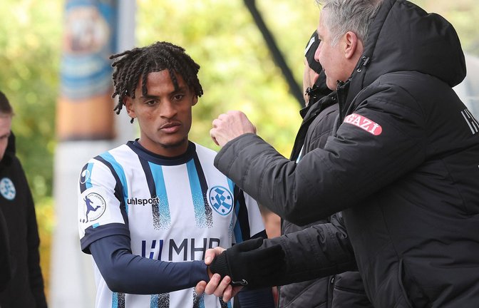 Erhält viel Zuspruch: Kickers-Spieler Melkamu Frauendorf.<span class='image-autor'>Foto: Pressefoto Baumann</span>