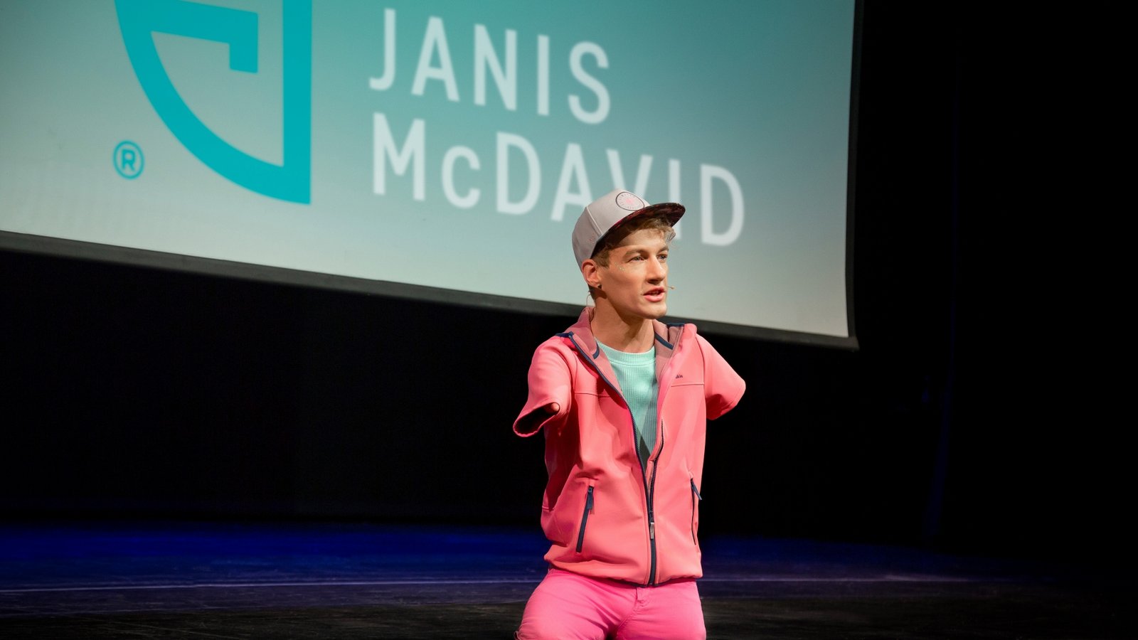 Enzkreis janis mcdavid foto katy otto