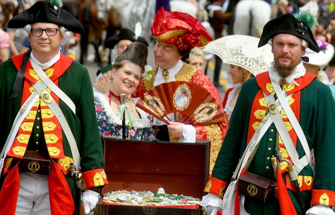 Wieder ein großer Umzug beim Ludwigsburger Pferdemarkt. <span class='image-autor'>Fotos: Kalb</span>