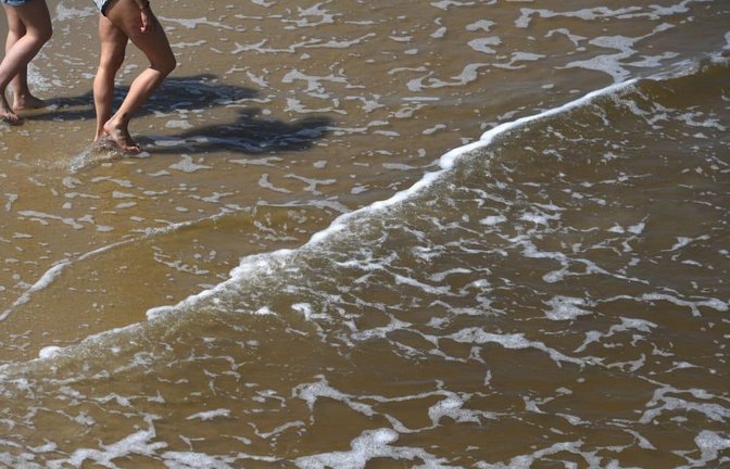 In der Ostsee werden im Sommer regelmäßig Vibrionen nachgewiesen.<span class='image-autor'>Stefan Sauer/dpa/dpa</span>