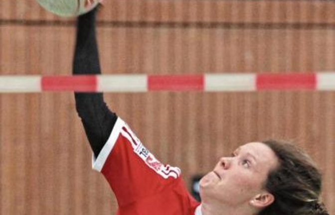 Marie-Therese Rothmaier (links) ließ die Gegnerinnen mit ihrer Übersicht bei Angaben und Rückschlägen oft ins Leere laufen, während Stefanie Späth eine solide Leistung zeigte. Foto: Nachreiner