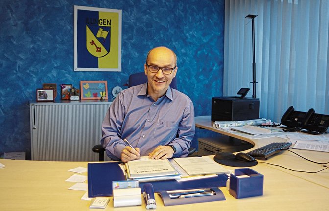 Seit September 2005 amtiert Harald Eiberger als Bürgermeister der Gemeinde Illingen. Ermüdungserscheinungen offenbart er noch keine. Allenfalls etwas abgeklärter ist er mit Blick auf einige Erlebnisse geworden.  Fotos: Romanowski