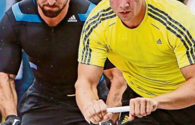 Johannes Lochner (rechts) beim Anschubwettbewerb mit Gregor Bernbach  Foto: Baumann