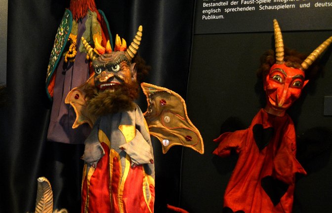 Ganz schön schaurig: teuflische Handpuppen.