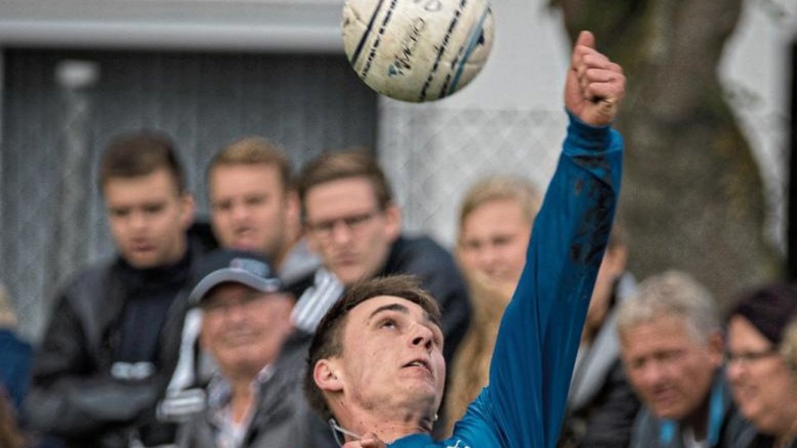 So richtig lief es weder bei Jaro Jungclaussen noch bei seinen Mannschaftskameraden des TV Schweinfurt-Oberndorf bei der DM-Endrunde in Moslesfehn. Foto: DFBL/Schönwandt So richtig lief es weder bei Jaro Jungclaussen noch bei seinen Mannschaftskameraden des TV Schweinfurt-Oberndorf bei der DM-Endrunde in Moslesfehn. Foto: DFBL/Schönwandt