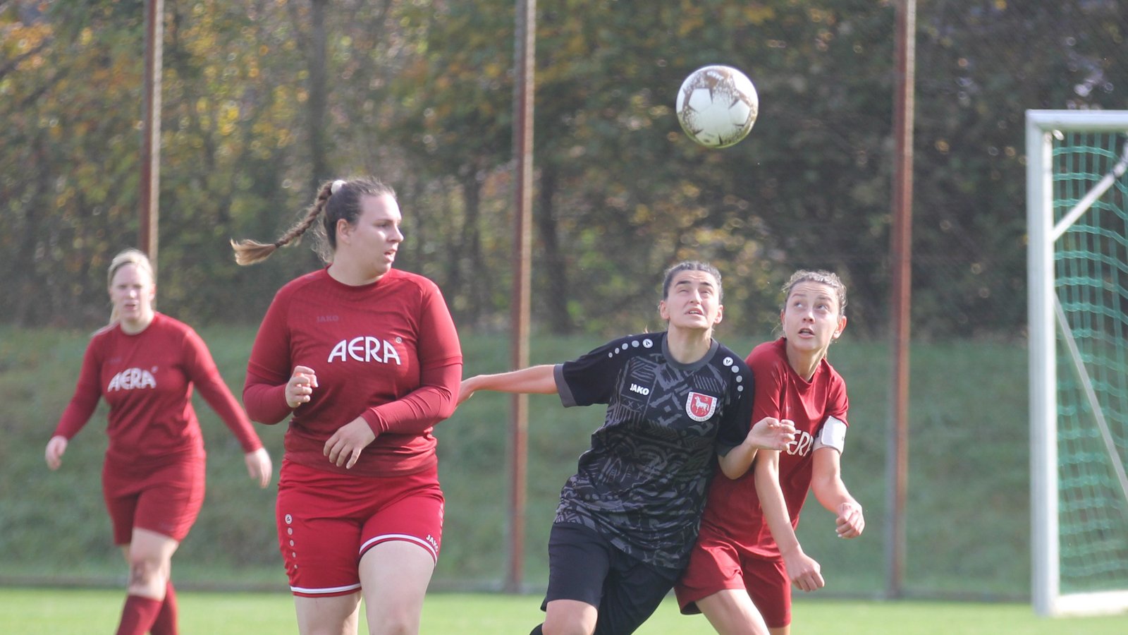 Die beiden Horrheimerinnen Nadine Wanner (links) und Vanessa Held haben das Nachsehen, obwohl sie zu zweit sind. Foto: Dittrich