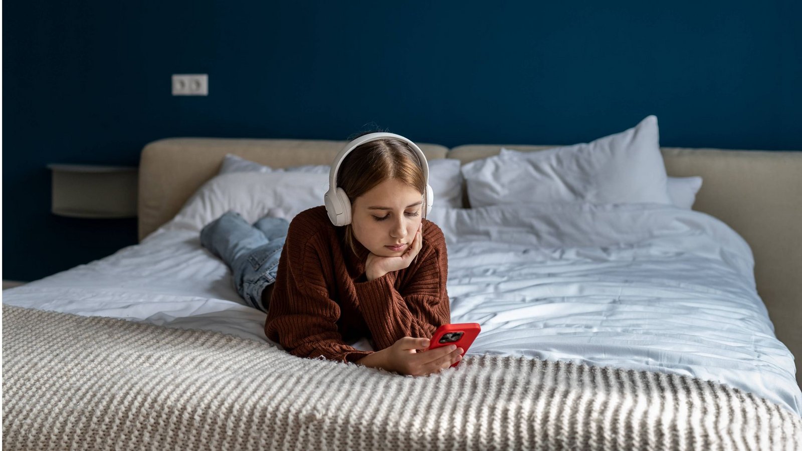 Das Smartphone ist für Kinder Teil der Persönlichkeitsbildung und Sozialisation.Foto: Imago/Zoonar/Dmitrii Marchenko