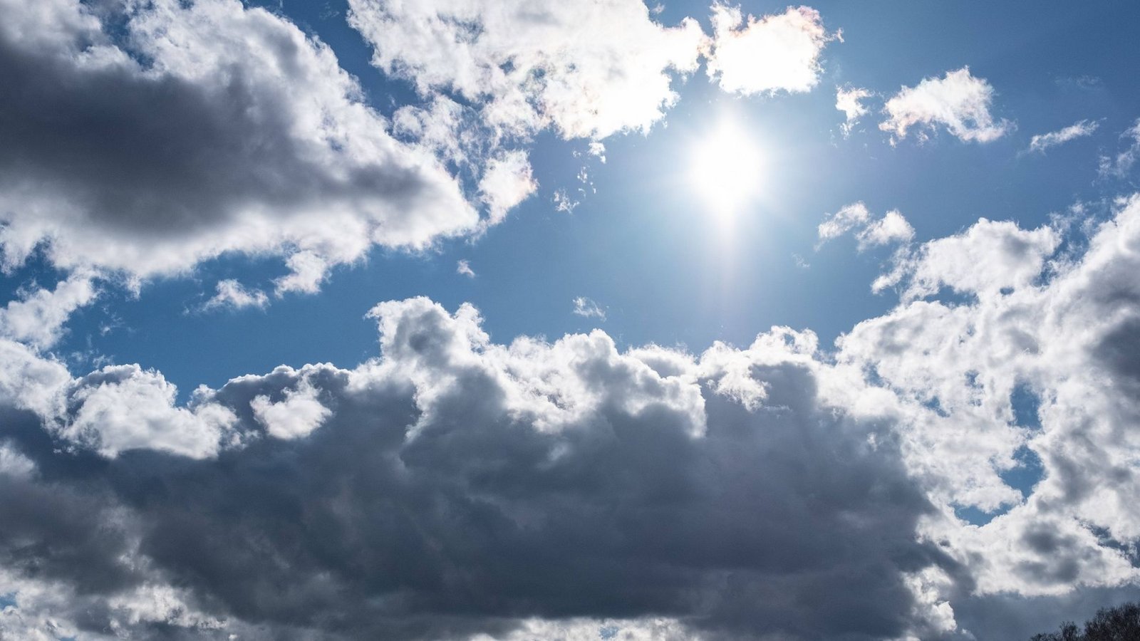 Die kommenden Tage sollen in Baden-Württemberg von heiterem Wetter und milden Temperaturen geprägt sein. (Symbolbild)Foto: IMAGO/Wassilis Aswestopoulos/IMAGO/Wassilis Aswestopoulos Die kommenden Tage sollen in Baden-Württemberg von heiterem Wetter und milden Temperaturen geprägt sein. (Symbolbild)Foto: IMAGO/Wassilis Aswestopoulos/IMAGO/Wassilis Aswestopoulos