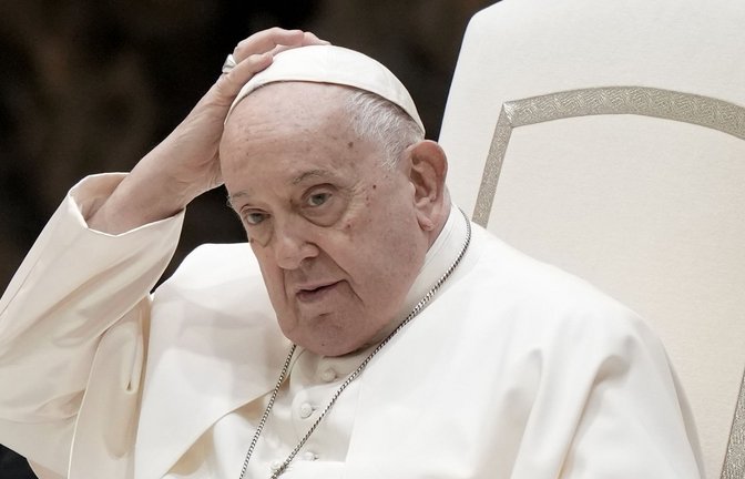 Papst Franziskus hat früher schon erkennen lassen, dass er gegen die Segnung homosexueller Paare nicht grundlegend etwas einzuwenden hat.<span class='image-autor'>Foto: dpa/Andrew Medichini</span>