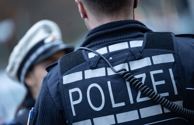 Reicht die Versorgung mit neuen Uniformteilen aus? Die DPolG hat ihre Zweifel, die Beschwerden häufen sich.<span class='image-autor'>Foto: dpa/Marijan Murat (Symbolbild)</span>