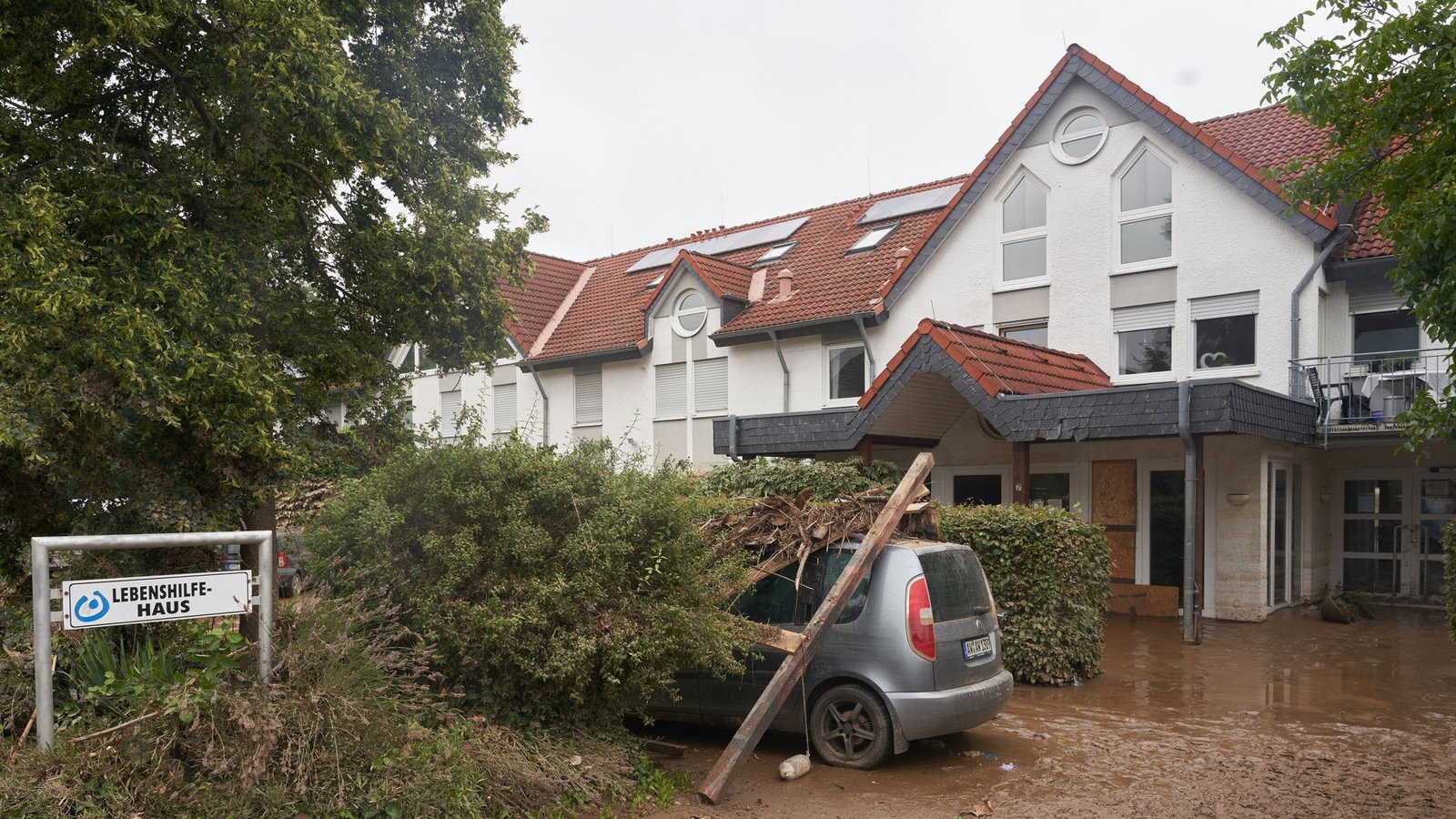 Starkregen führte im vergangenen Juli auch im Behindertenwohnheim Lebenshilfe-Haus in Sinzig zu extremen Überschwemmungen – und dem Tod von zwölf Bewohnern.Foto: dpa/Thomas Frey Starkregen führte im vergangenen Juli auch im Behindertenwohnheim Lebenshilfe-Haus in Sinzig zu extremen Überschwemmungen – und dem Tod von zwölf Bewohnern.Foto: dpa/Thomas Frey