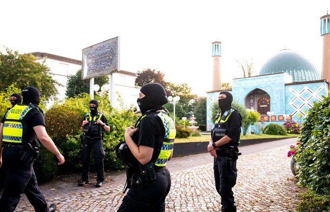 Razzia gegen das Islamische Zentrum Hamburg – einem Brückenkopf des Irans in Deutschland. Seit anderthalb Jahren ist es geschlossen.<span class='image-autor'>Foto: dpa</span>