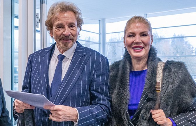Leicht abgemagert und im Gesicht etwas gezeichnet: Thomas Gottschalk mit Gattin.<span class='image-autor'>Foto: Armin Weigel/dpa</span>